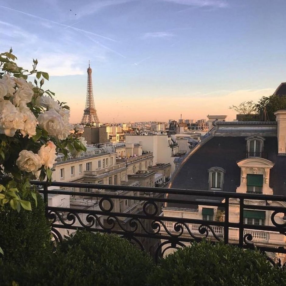 Фотообои окно в Париж