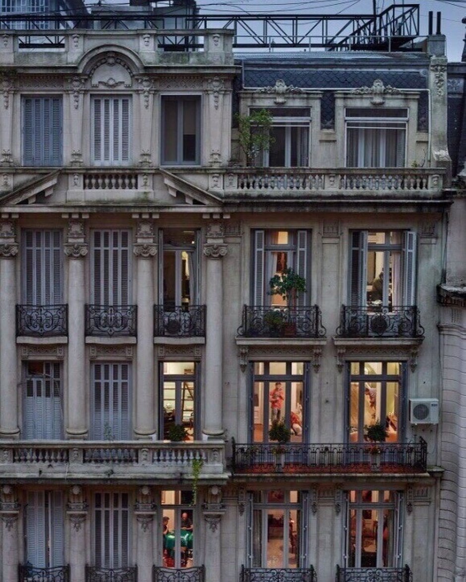 Открытое окно в Париже