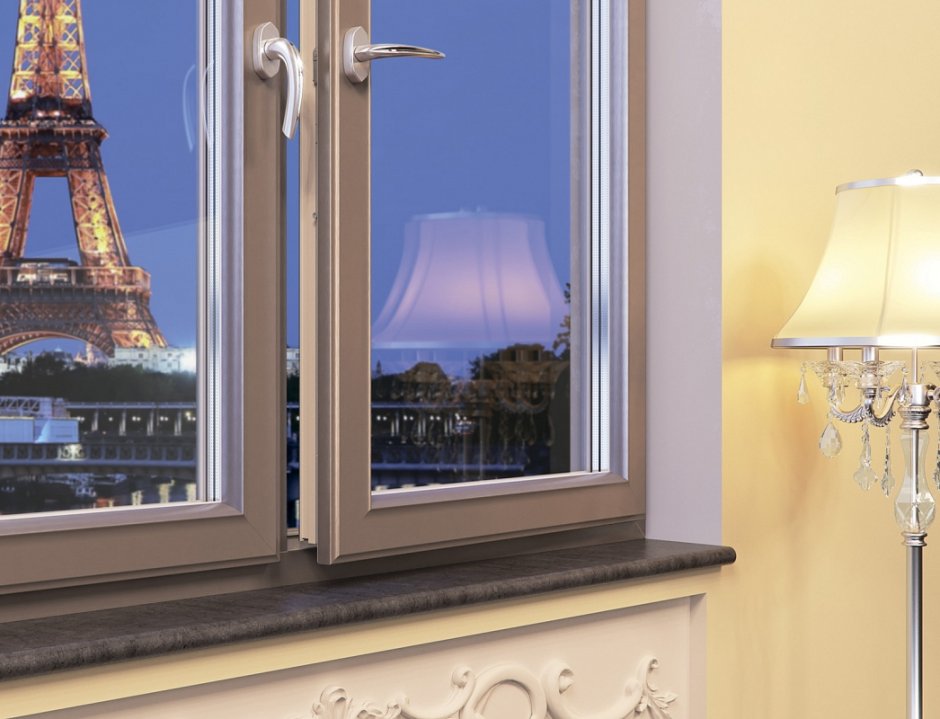 Девушка с книгой на подоконнике