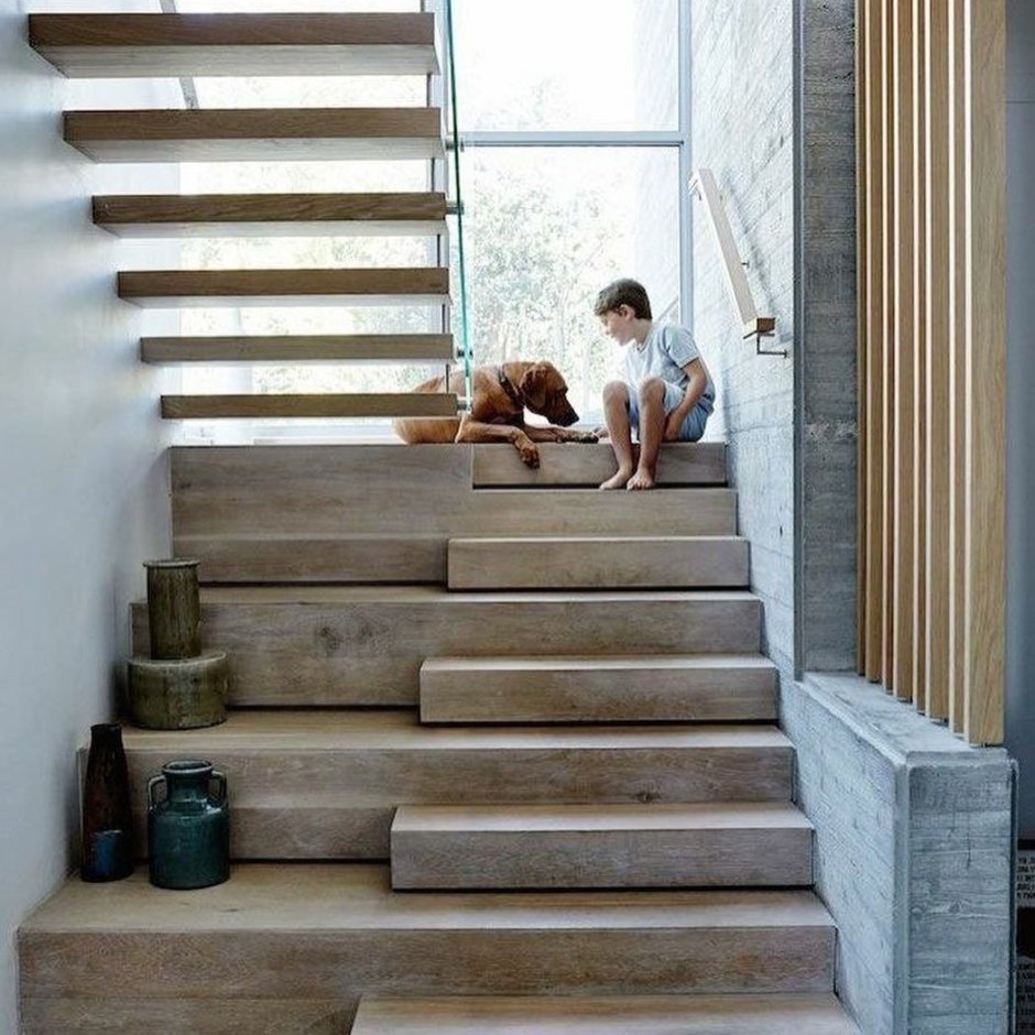Красивая бетонная лестница
