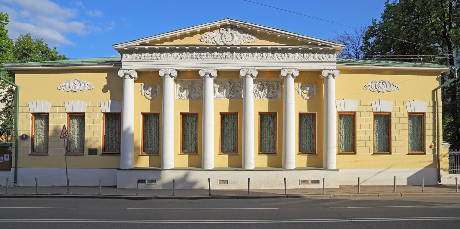 Особняк Лопухиных-Станицких – музей л.н. Толстого.