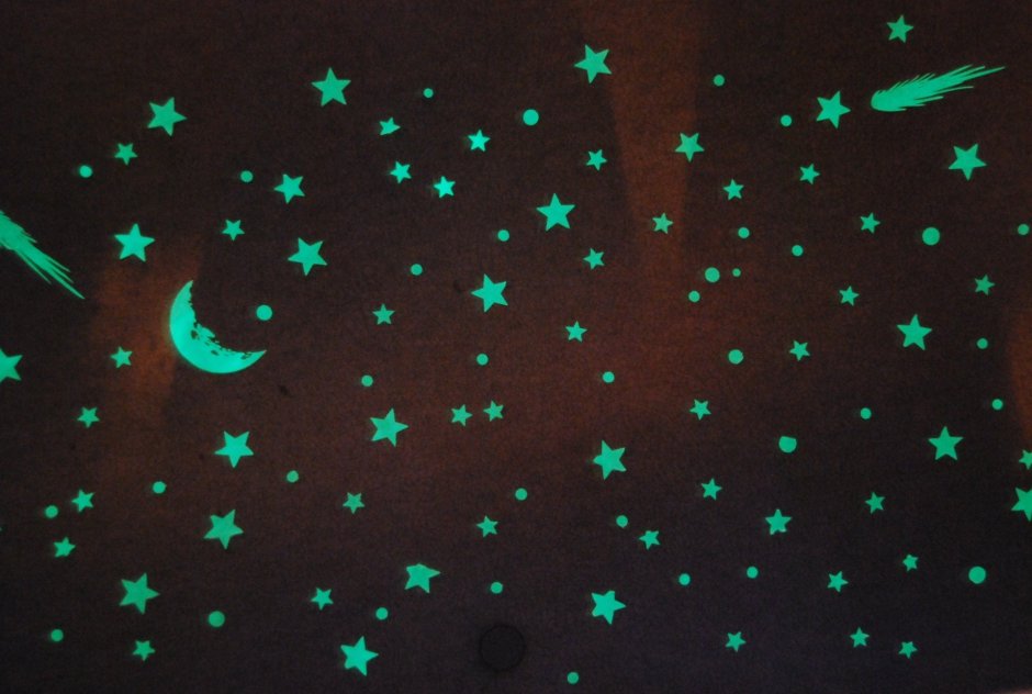 Светящиеся наклейки на стену