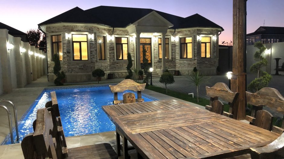 Особняк с бассейном