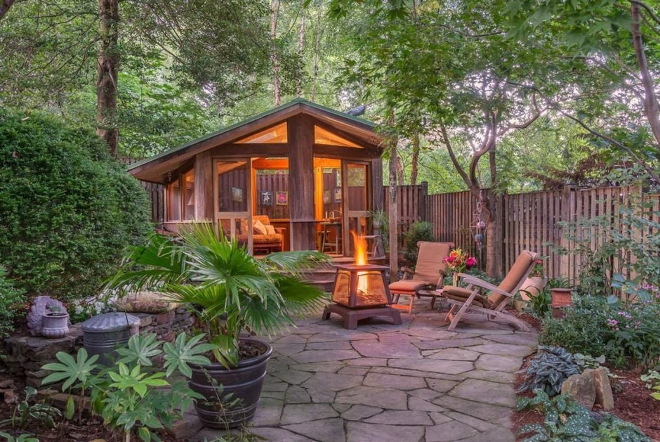 Дом с садом у моря