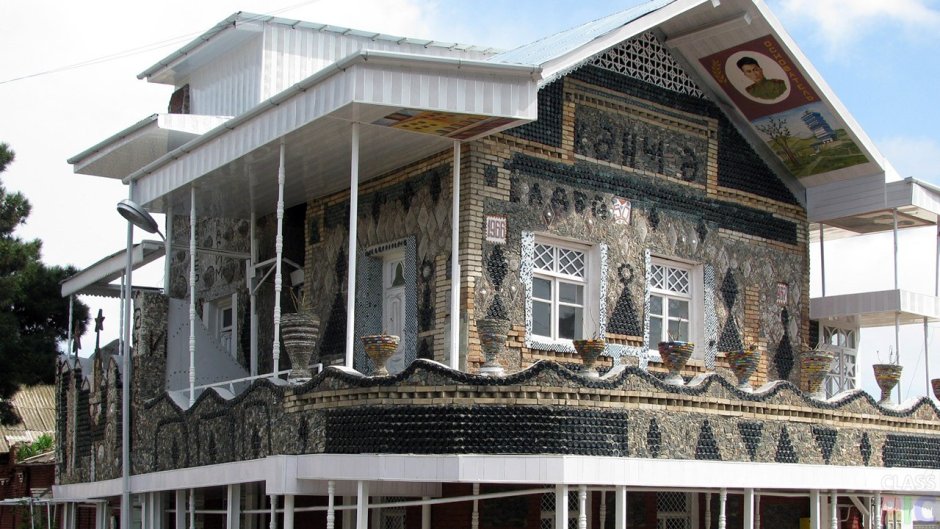 Участки с стеклянными беседками