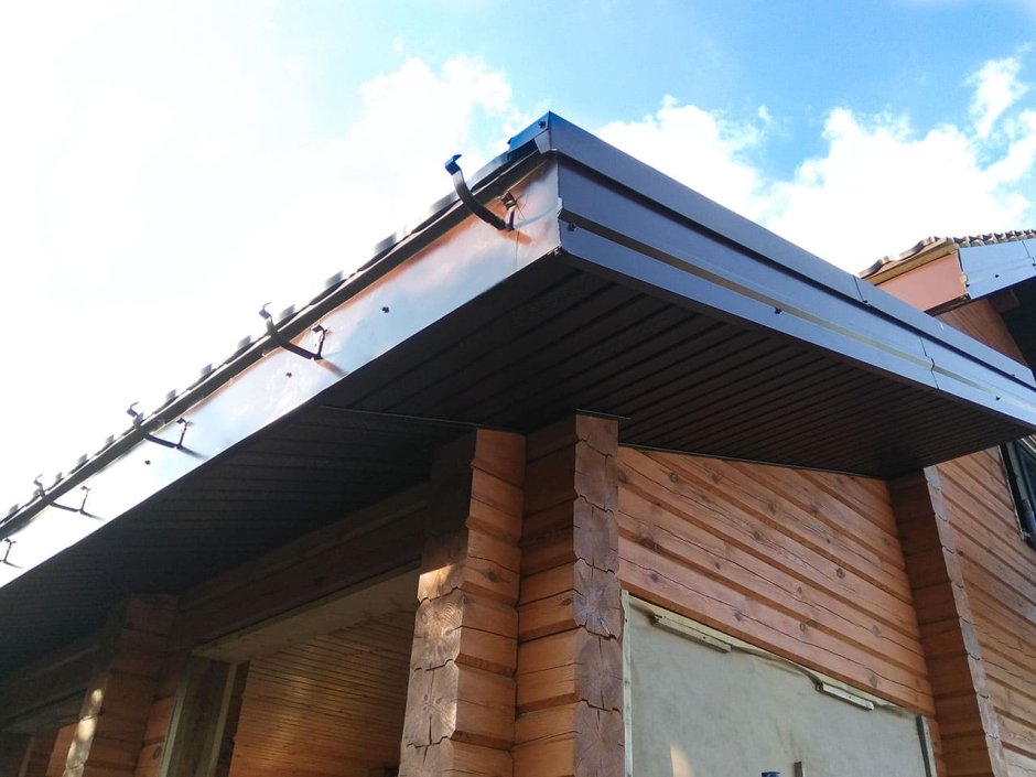 Карнизный свес софит