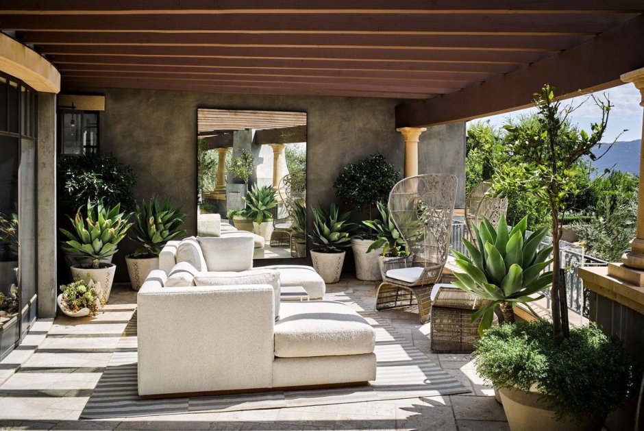 Черно белый забор