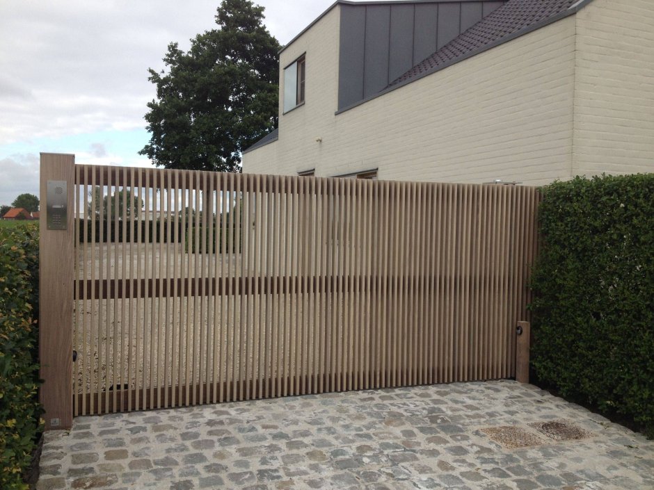 Современный забор из бетона