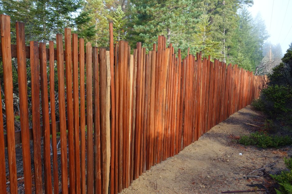 Забор деревянный Ржавый красивый