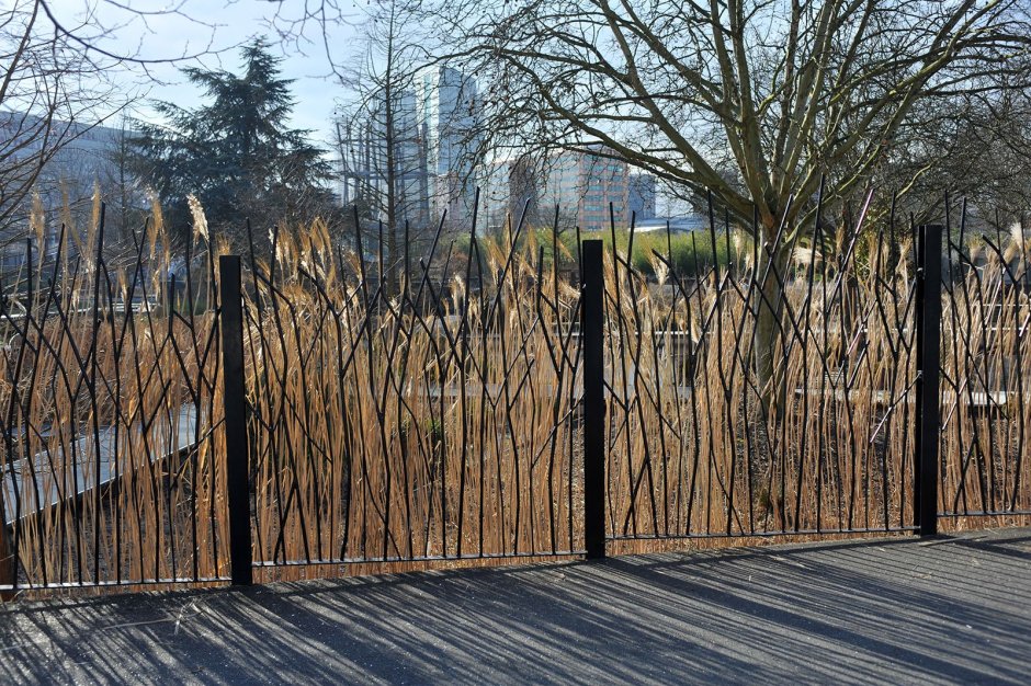 Забор из вертикальных реек