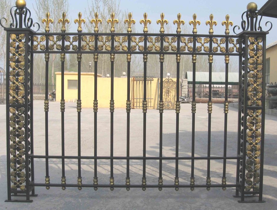 Кованые столбы для забора