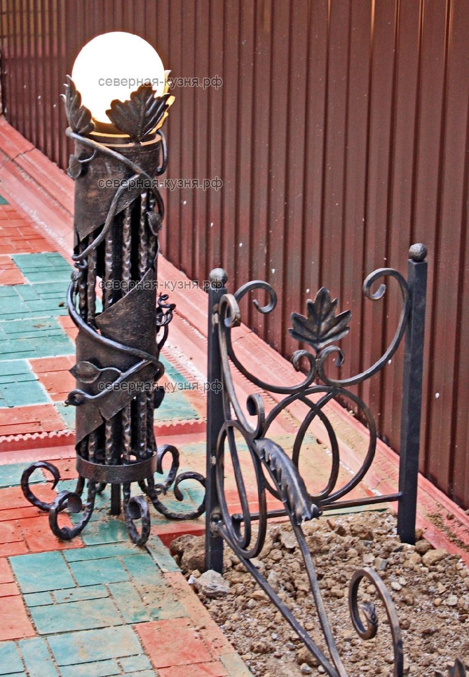 Столб декоративный металлический