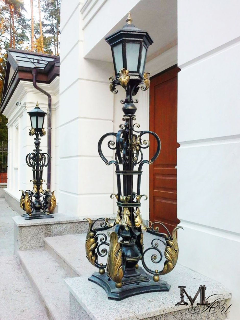 Кованый столб для фонаря