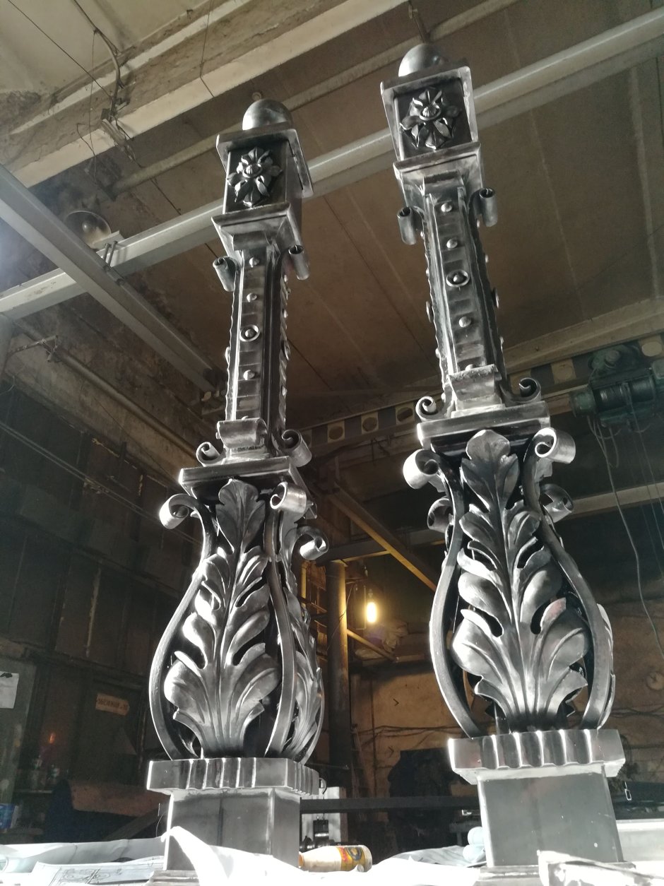 Кованые столбы для перил