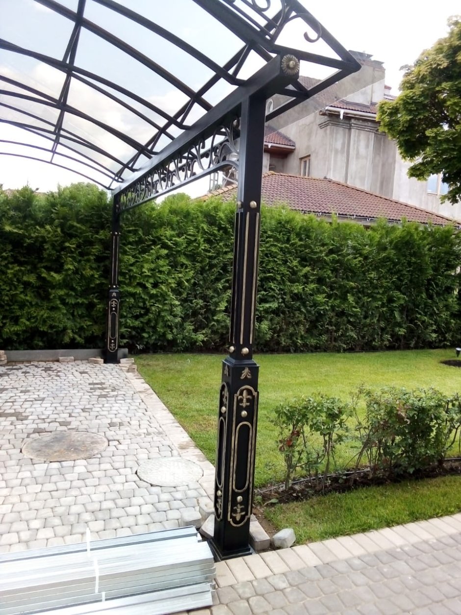 Кованые столбы для навеса