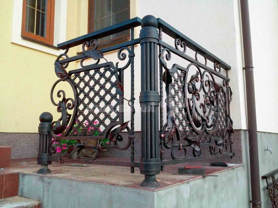 Кованые столбы для перил