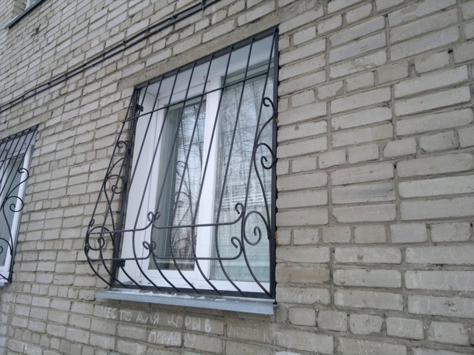 Кованые выпуклые решетки на окна