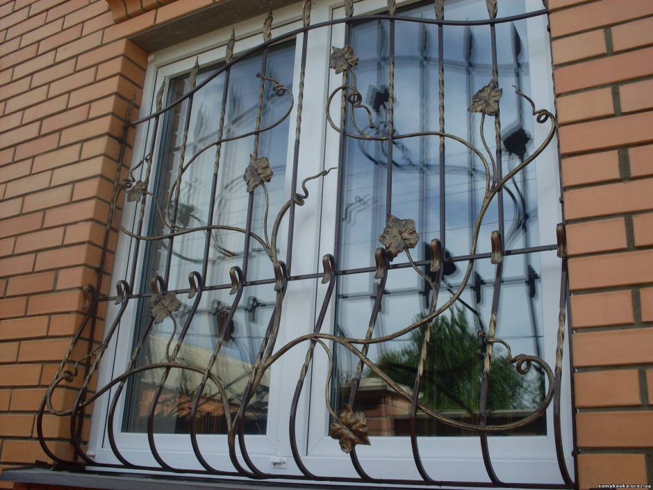Решётки для окон железные выпуклые
