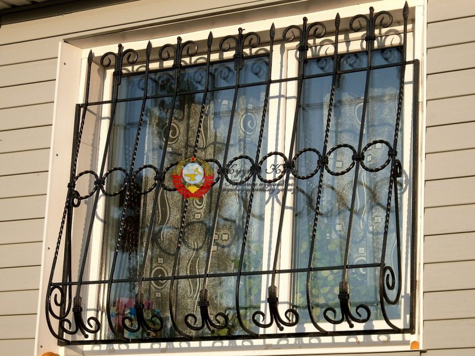 Решетки на окна белые