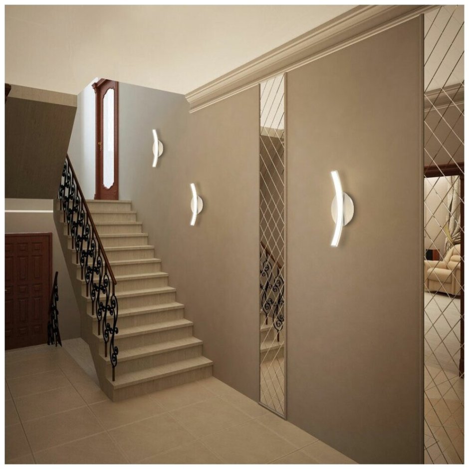 Прихожая с лестницей