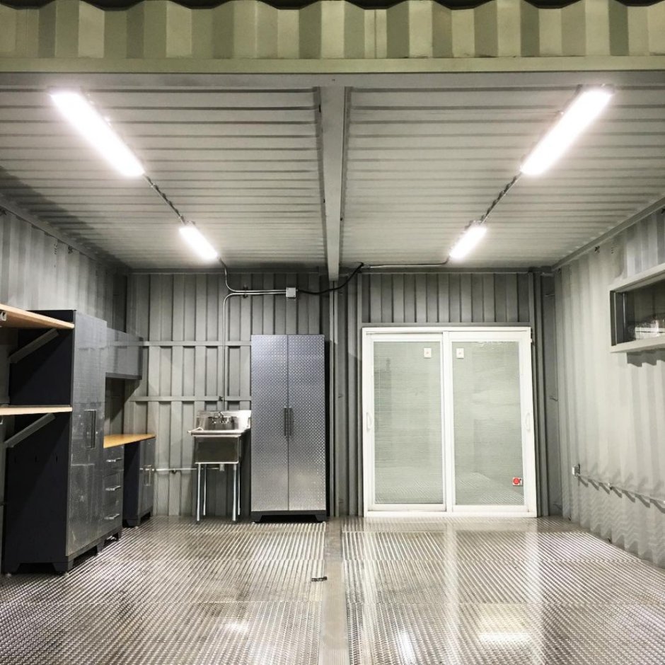 Гараж из 20 футовых контейнеров