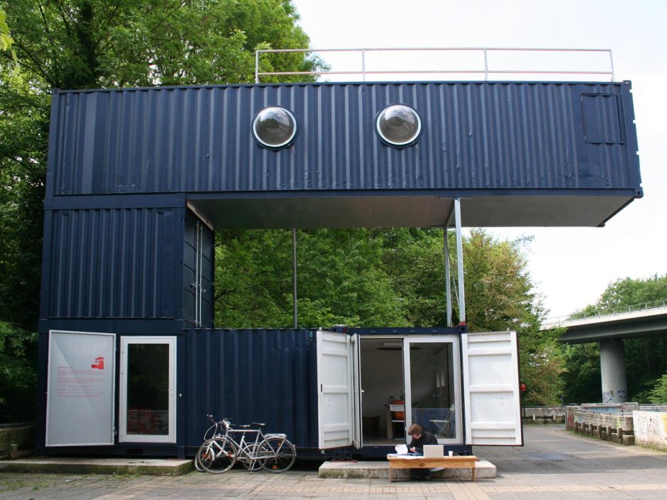 Гараж из морского контейнера