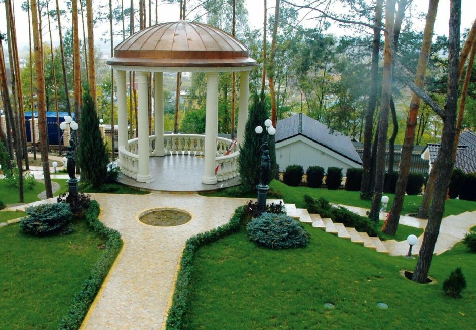 Беседка с мангальной зоной в стиле Шале