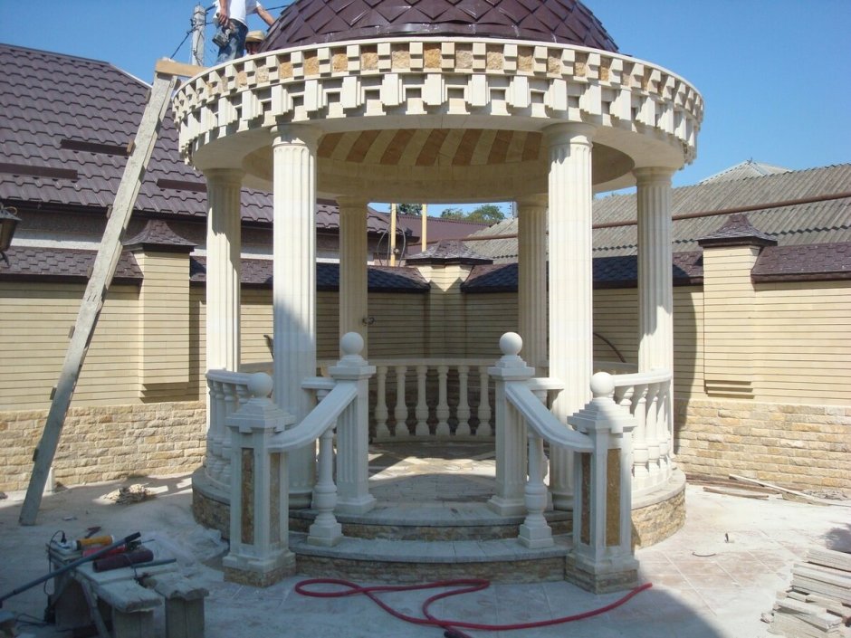 Восьмигранная беседка с мангалом