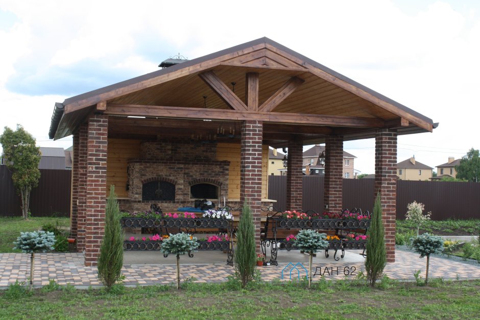 Беседка из кирпича с мангалом