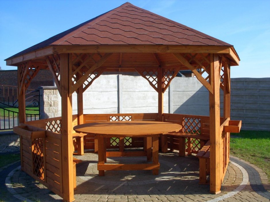 Беседка закрытая с мангальной зоной сбоку
