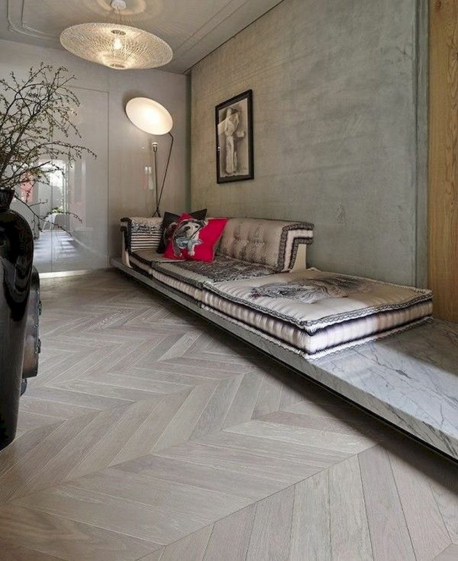 Плитка и ламинат в прихожей