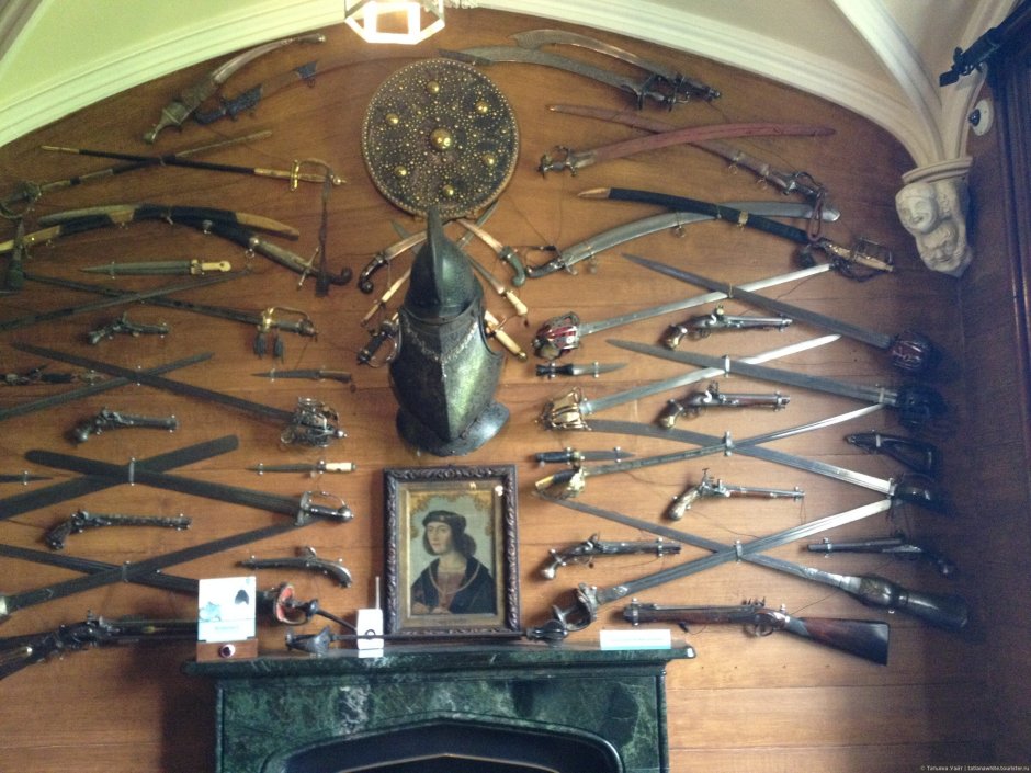 Панно для холодного оружия