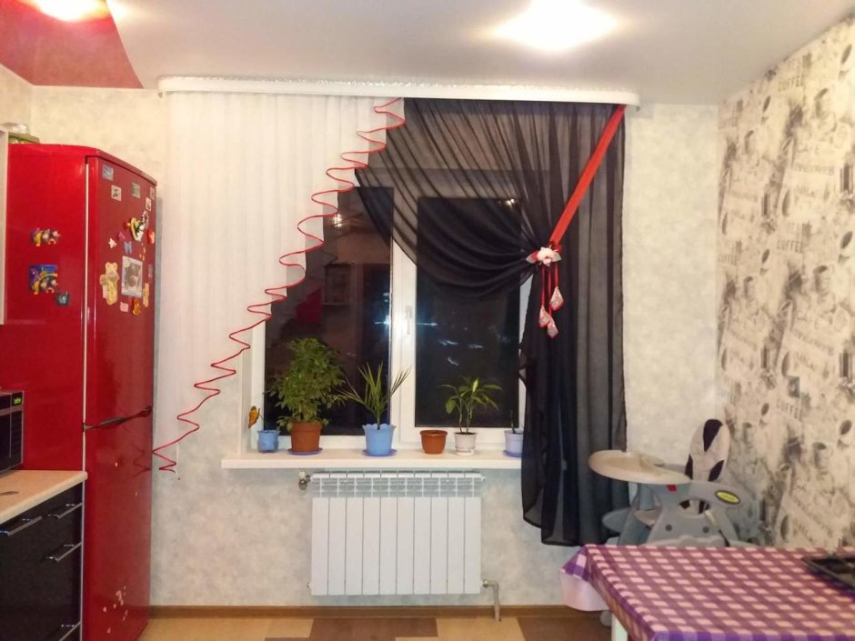 Шторы на кухню с балконом