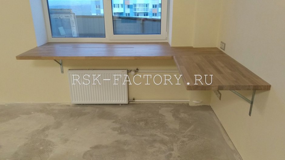 Раскладной столик на балкон к стене