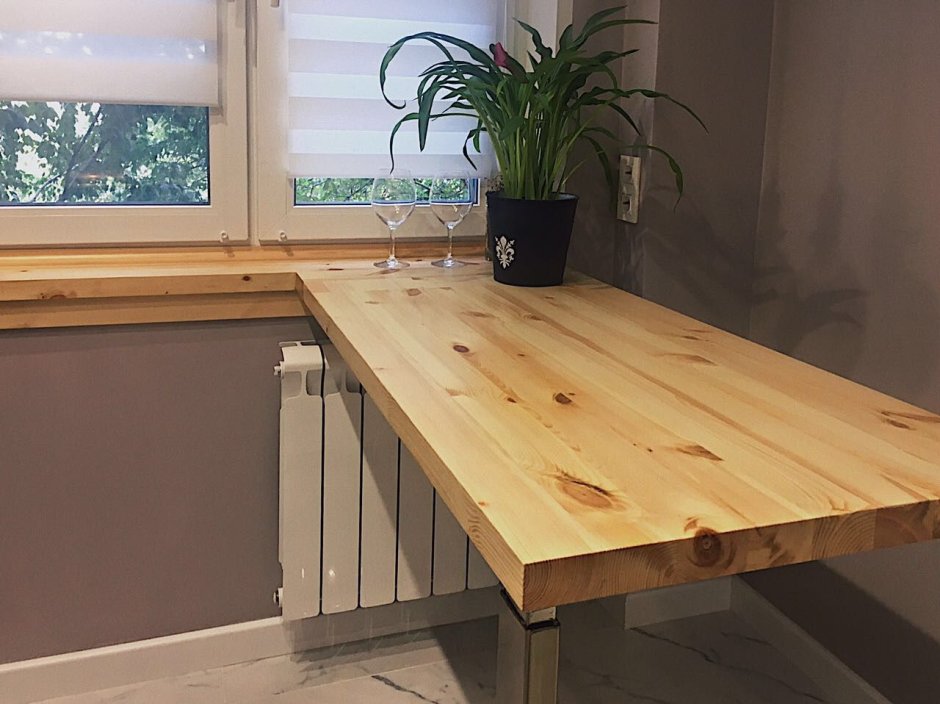 Стол под подоконник