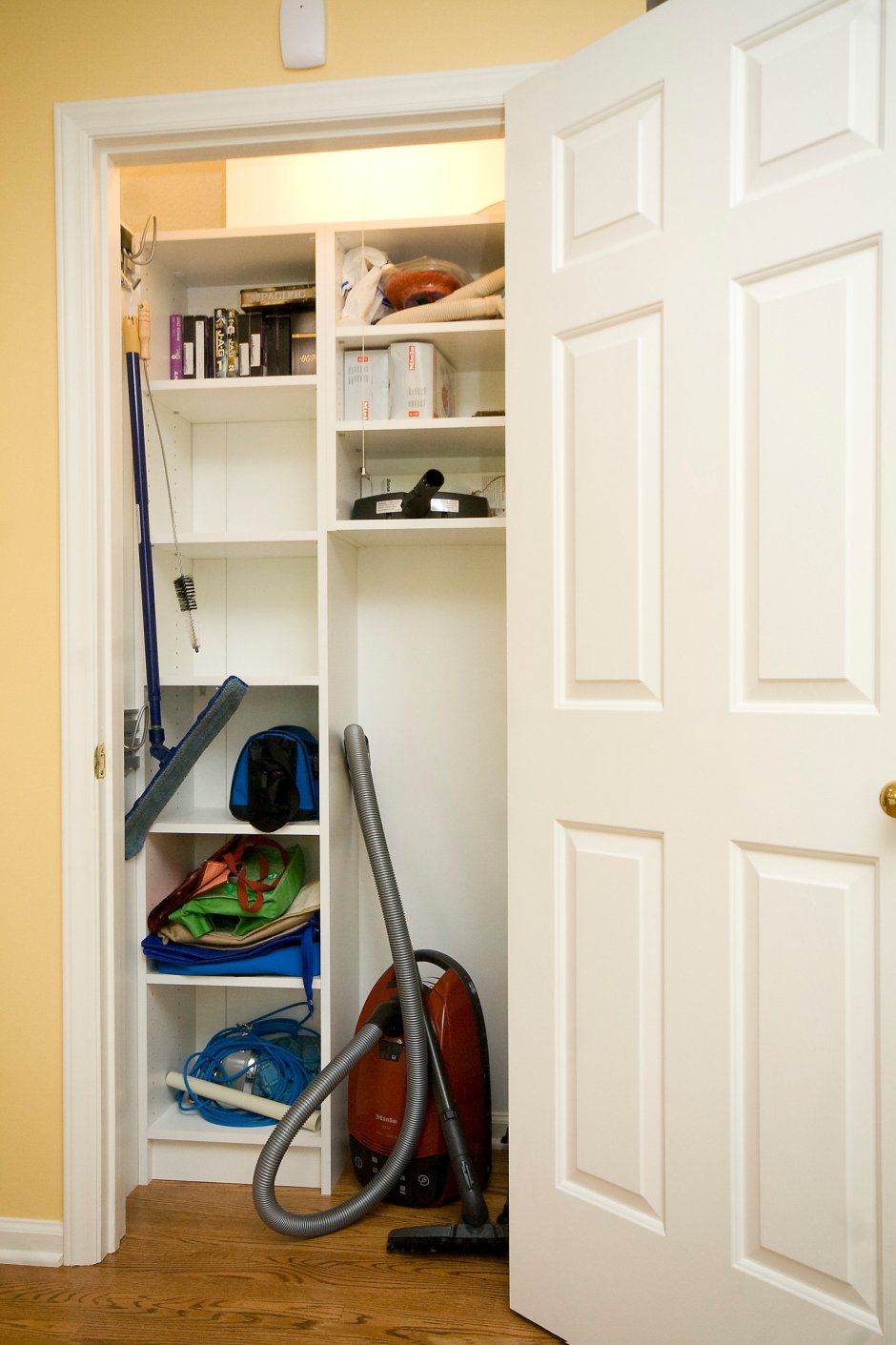 Гардеробная с гладильной доской