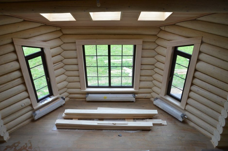 Отделка окон в деревянном доме внутри
