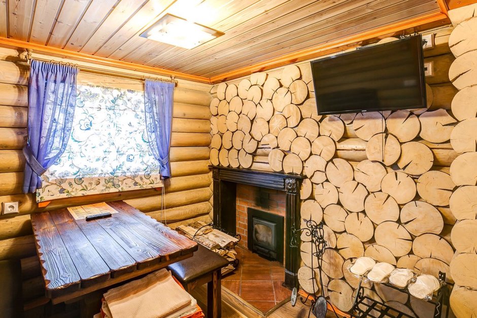 Кухни с печью в доме из бревна