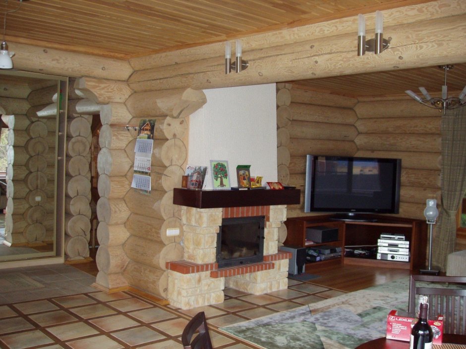 Дом из неоцилиндрованного бревна