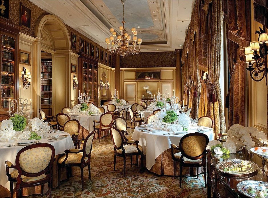 Ресторан в стиле классицизм