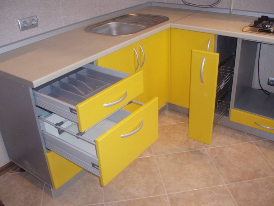 Кухонный гарнитур с нижними ящиками