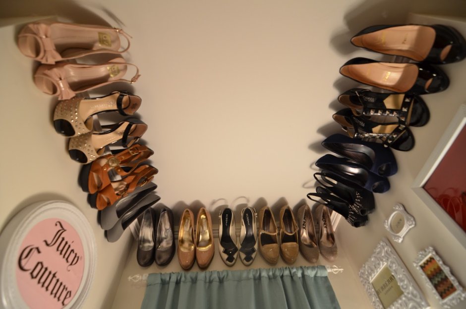 Полки для обуви в гардеробе