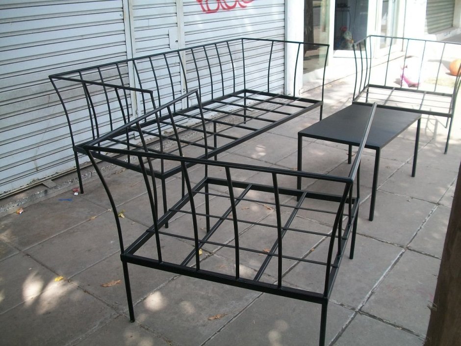 Уличные стулья из металла