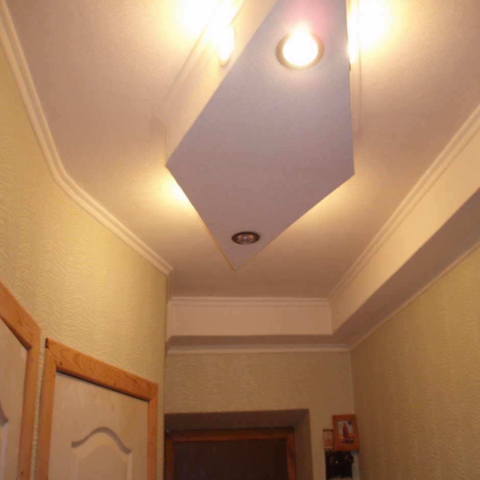Потолок из гипсокартона для коридора