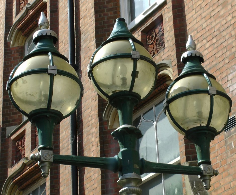 Старинные уличные светильники