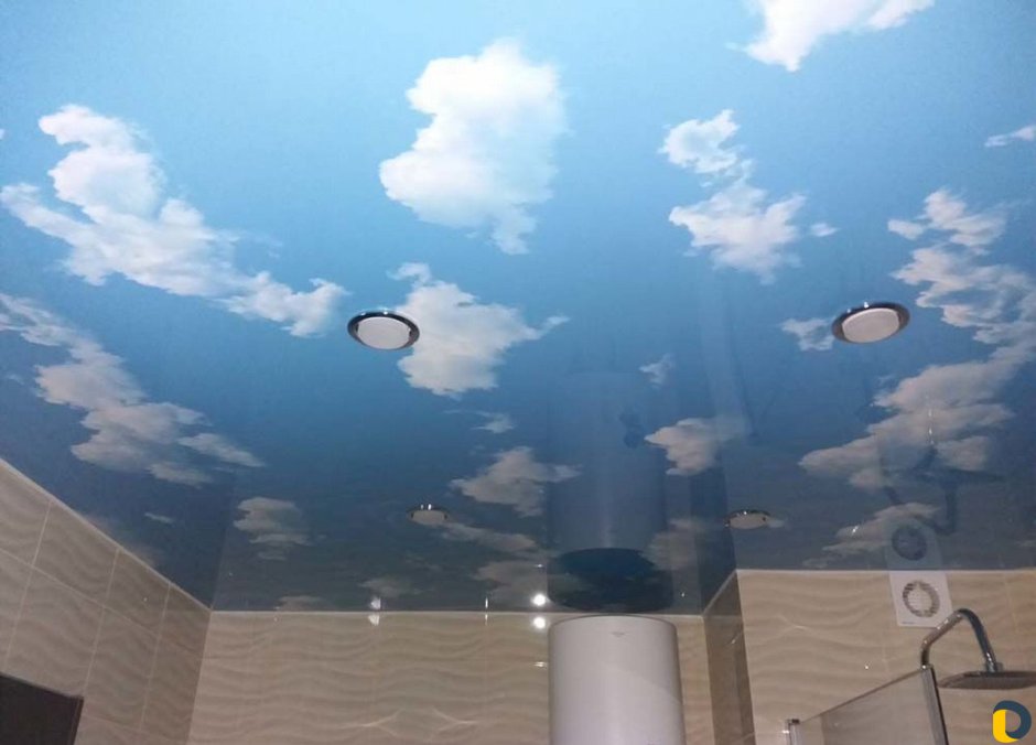 Натяжной потолок в ванную небо