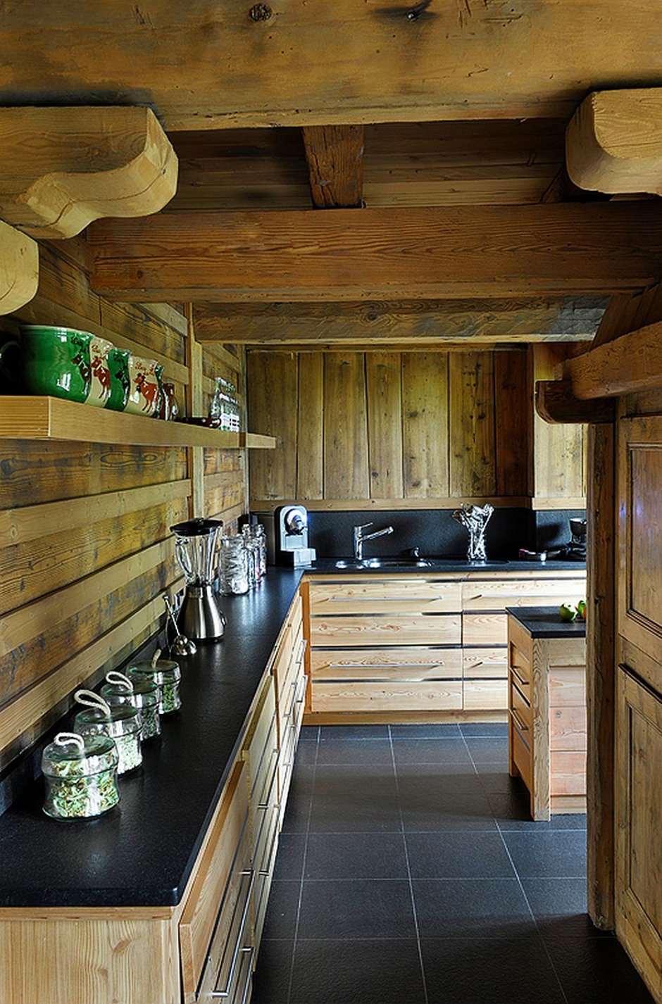 Кухонный гарнитур в стиле Шале