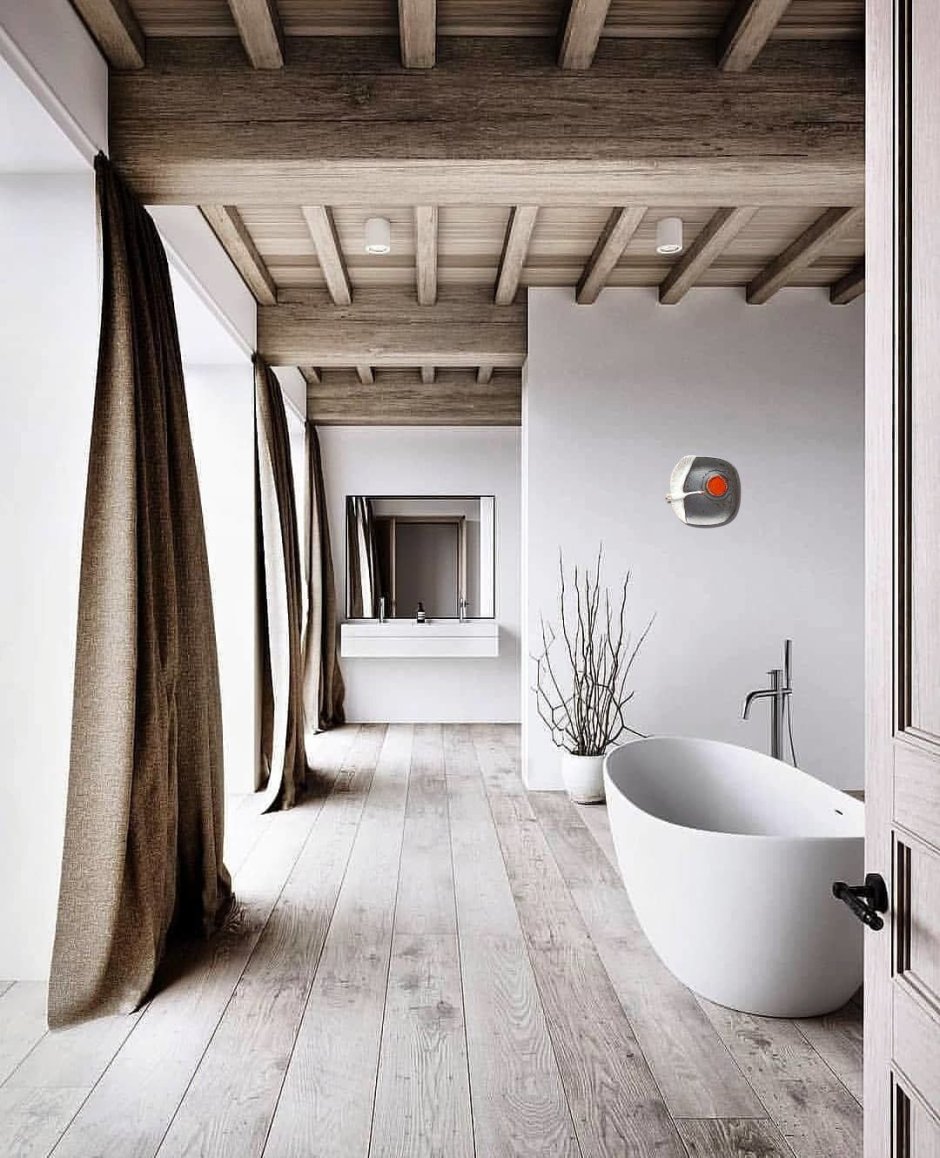 Ванная комната с деревянным потолком