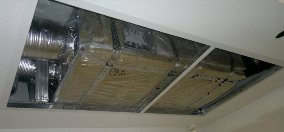 Вентиляционный короб под натяжным потолком