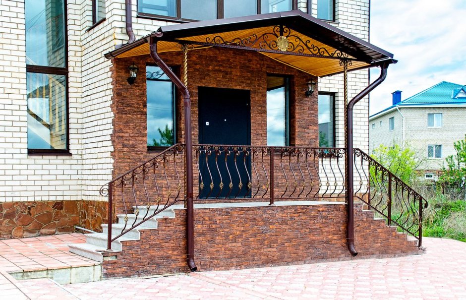 Навес входной группы